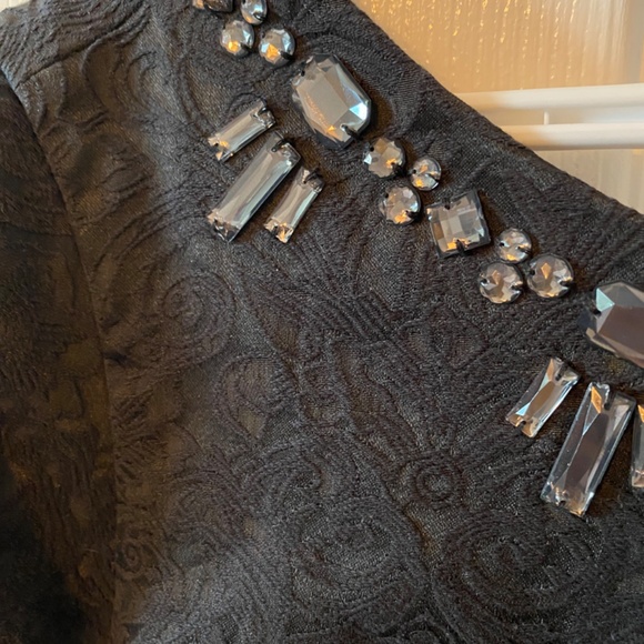 🖤 Brocade patterned mini dress with embellished neck, cap sleeve - EXC condition - Picture 2 of 8